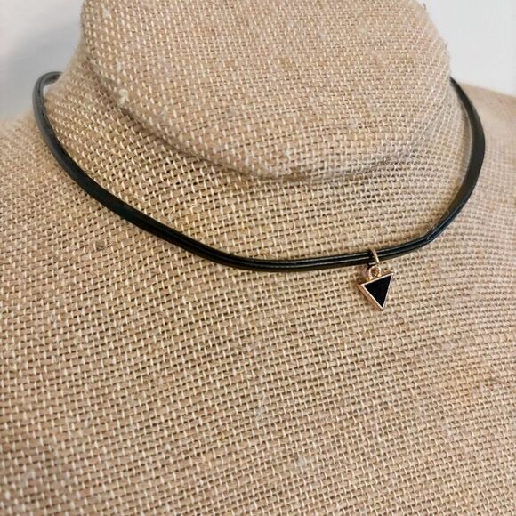 NWOT Zara Triangle Enamel Pendant Leather Cord Adjustable Necklace Gold-tone Bla - Picture 2 of 3
